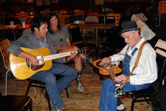 A Sold-Out Nashville Guitar Workshop Puts Players onstage With Music Icons