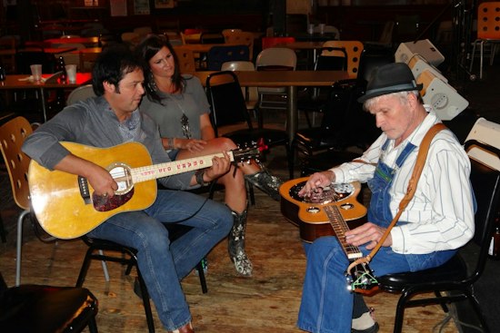 A Sold-Out Nashville Guitar Workshop Puts Players onstage With Music Icons