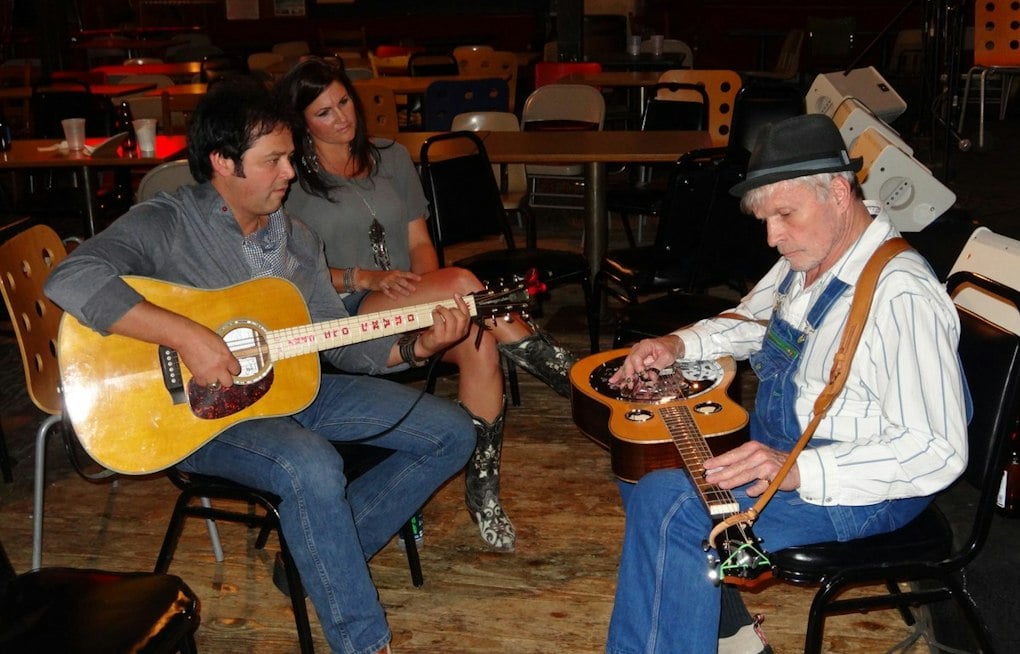 A Sold-Out Nashville Guitar Workshop Puts Players onstage With Music Icons