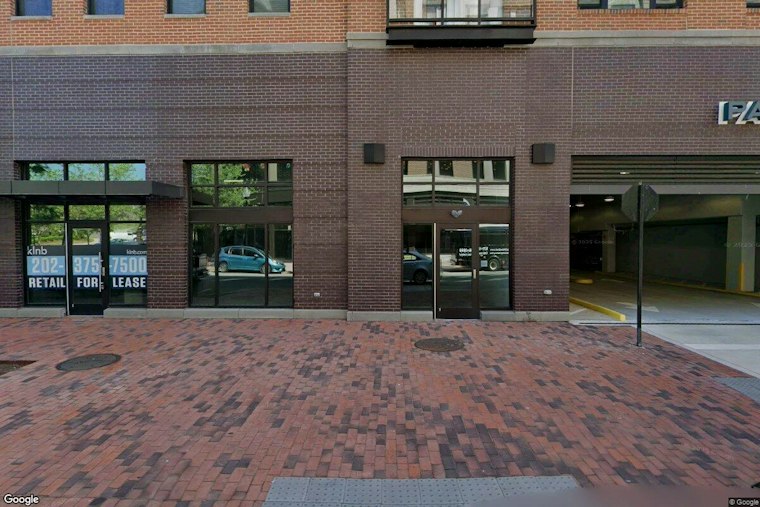 Alexandria Braces for Crimson Coward's Nashville Hot Chicken at Cameron Square