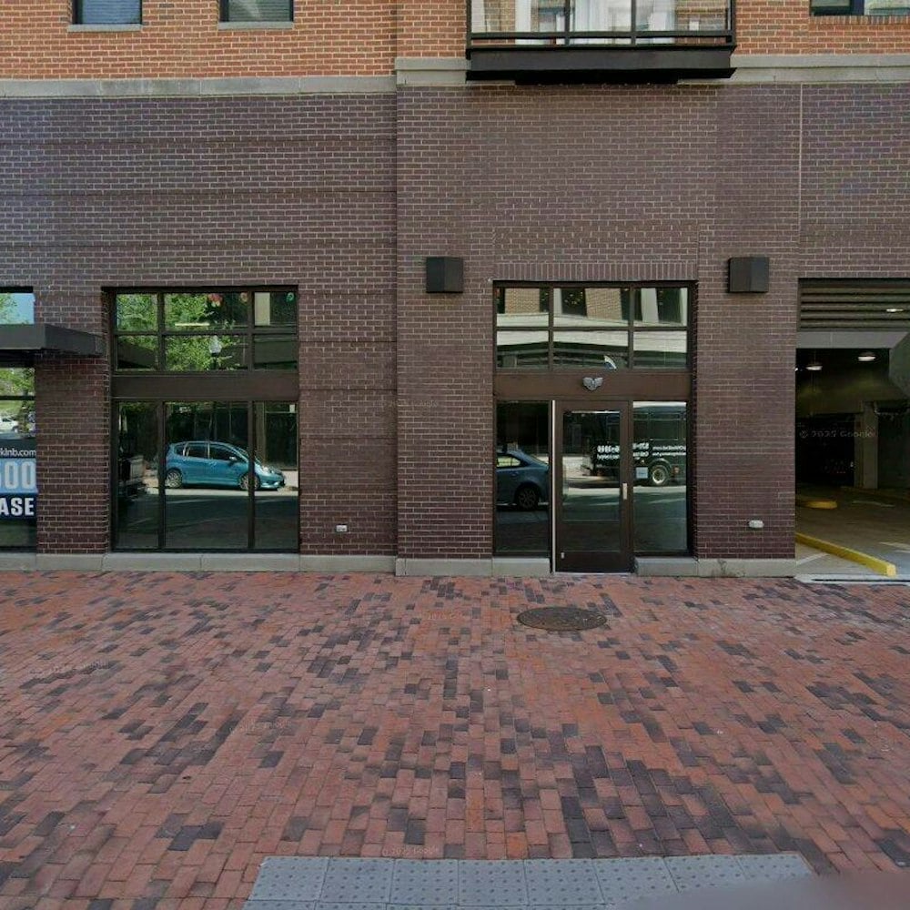 Alexandria Braces for Crimson Coward's Nashville Hot Chicken at Cameron Square