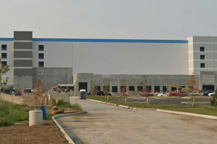 Amazon's $550M Niagara Warehouse Opens, Hiring 1,000 for $21-an-Hour Jobs
