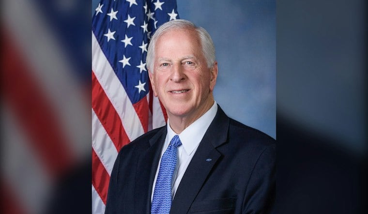 American Canyon Crowd Presses Rep. Thompson on ICE Cameras and Jet Noise