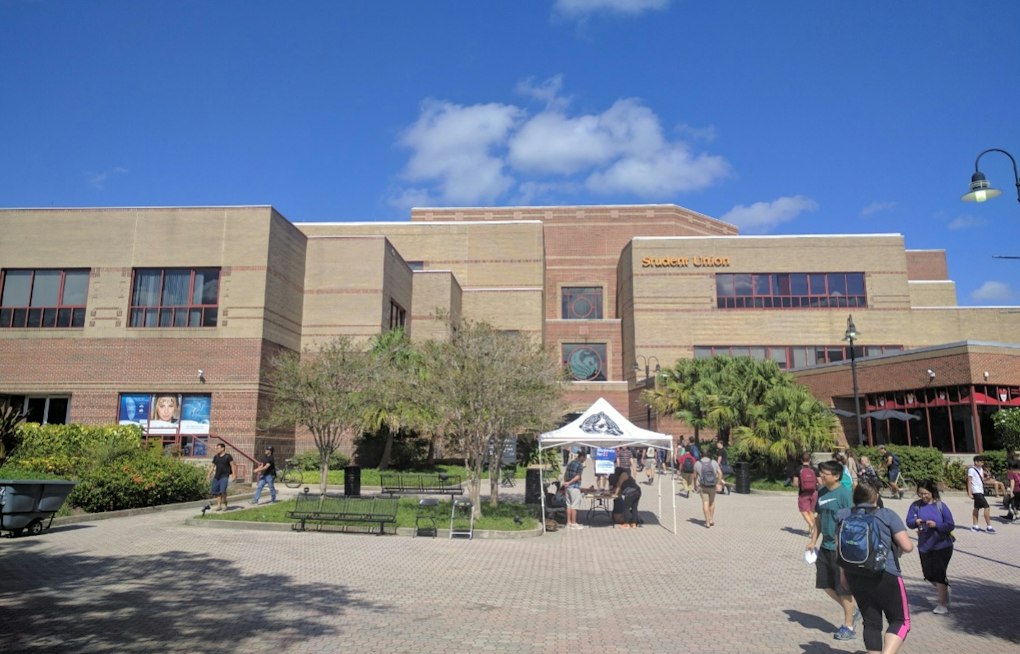 Angie Nixon Woos Gen Z at UCF as Sanders, Khanna Head to Florida Next