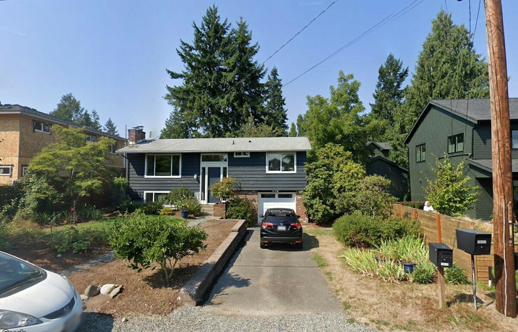 Arbor Heights Yard Turns Into Alien Quarantine Site This Halloween