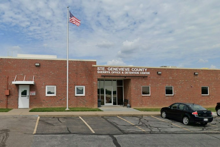 Archdiocese Sues Ste. Genevieve Jail, Says Glass and Phones Block Confession