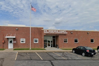 Archdiocese Sues Ste. Genevieve Jail, Says Glass and Phones Block Confession