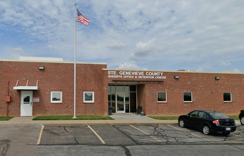 Archdiocese Sues Ste. Genevieve Jail, Says Glass and Phones Block Confession