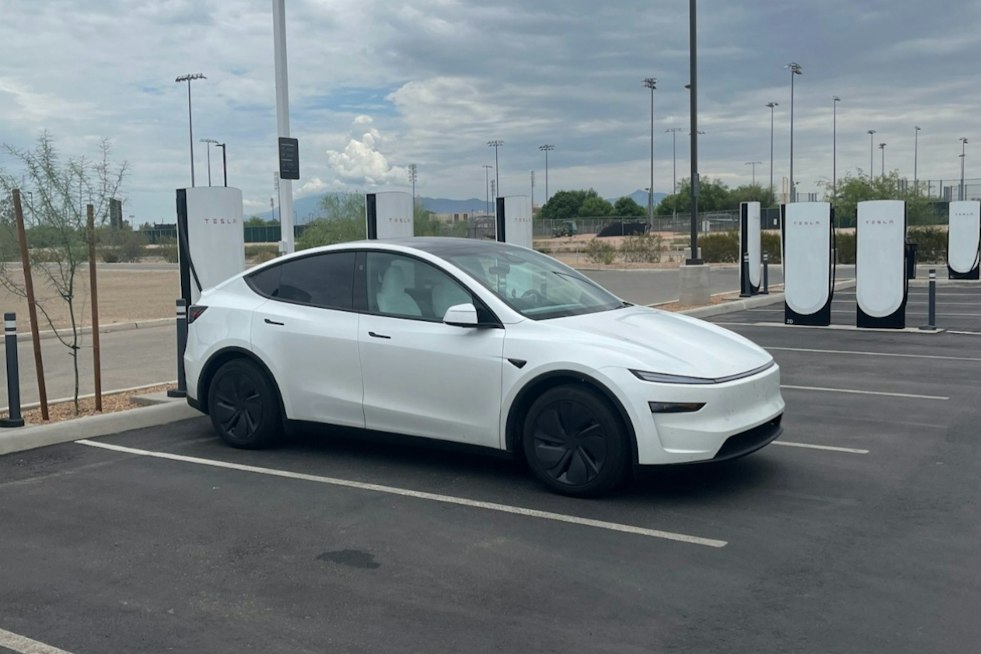 Arizona Flips the Switch on First Federally Funded EV Chargers in Green Valley, Tucson, Wellton