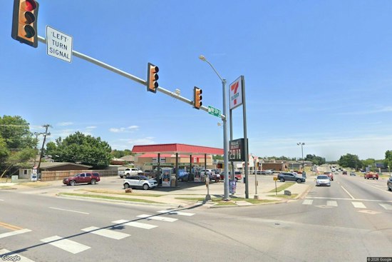 Armed Duo Robs NW Oklahoma City Business, Police Hunt for Pair