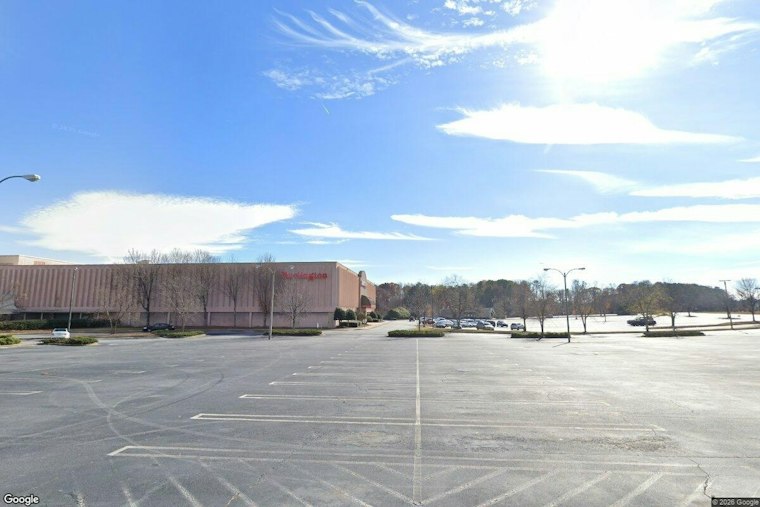 Armed Gang Beats Man, Steals His Chrysler Near Greenbriar Mall, APD Says