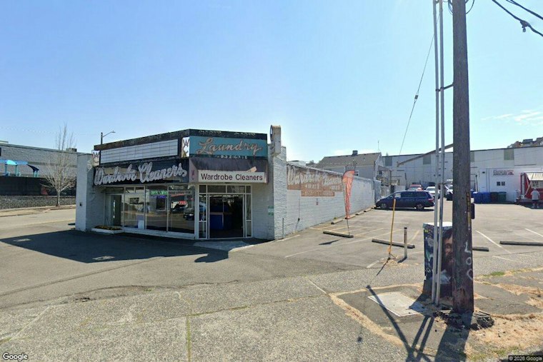 Armed Man Turns West Seattle Safeway Shoplift Into Gunpoint Robbery