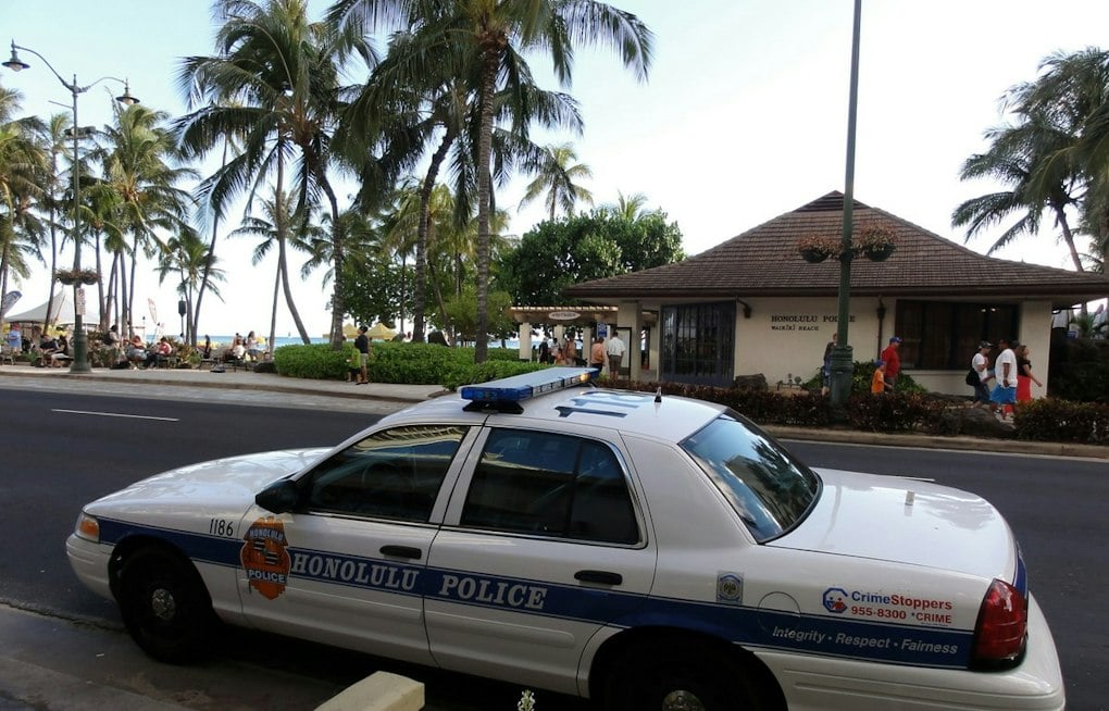 Armed Men Try to Pull Honolulu Driver From Car in Tantalus, He Speeds Off Instead