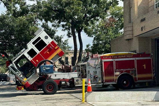 Austin Firefighters Douse South Austin Apartment Blaze, Keep Flames From Spreading
