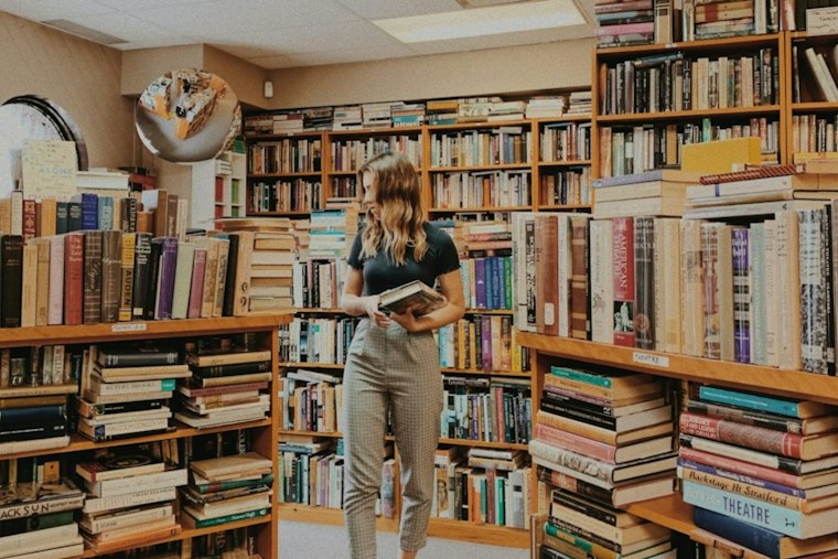 Barnes & Noble Opens Huge Ontario Mills Store, Author Susan Straight Cuts Ribbon