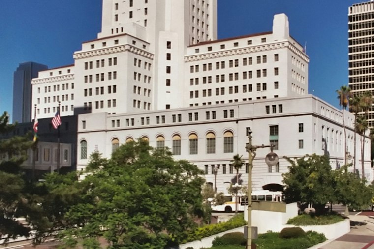 Bass Signs Order to Cut Red Tape for LA Restaurants, Eyes Entertainment Zones