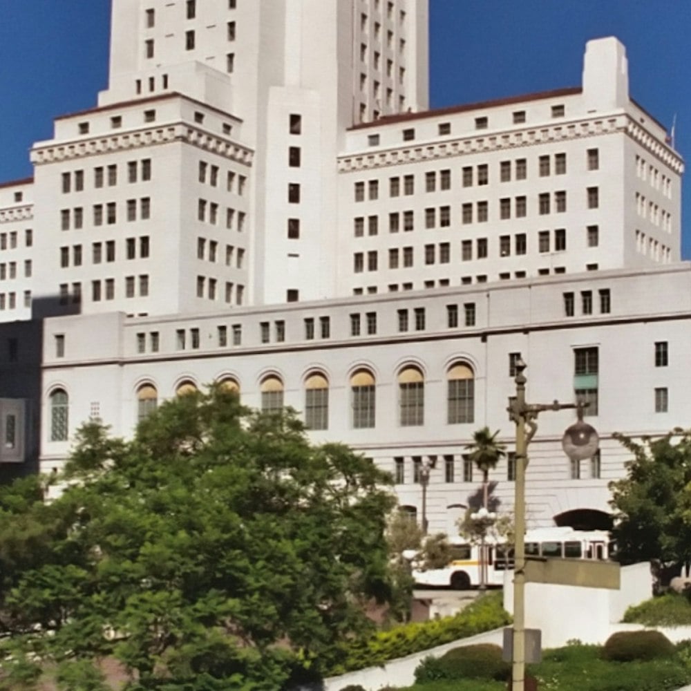 Bass Signs Order to Cut Red Tape for LA Restaurants, Eyes Entertainment Zones