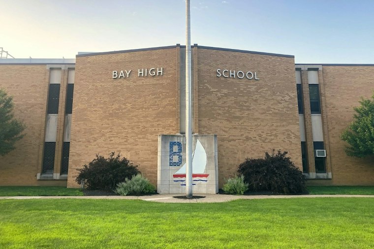 Bay Village Browns Star Returns to High School, Lets Art Kids Design His Cleats