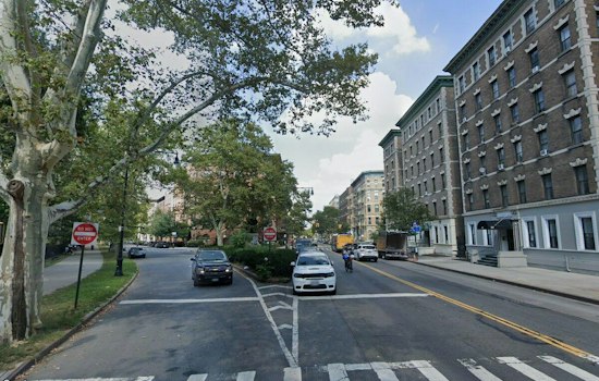 Bicyclist Rips Necklaces Off 79-Year-Old Woman in Her Car on Manhattan Avenue