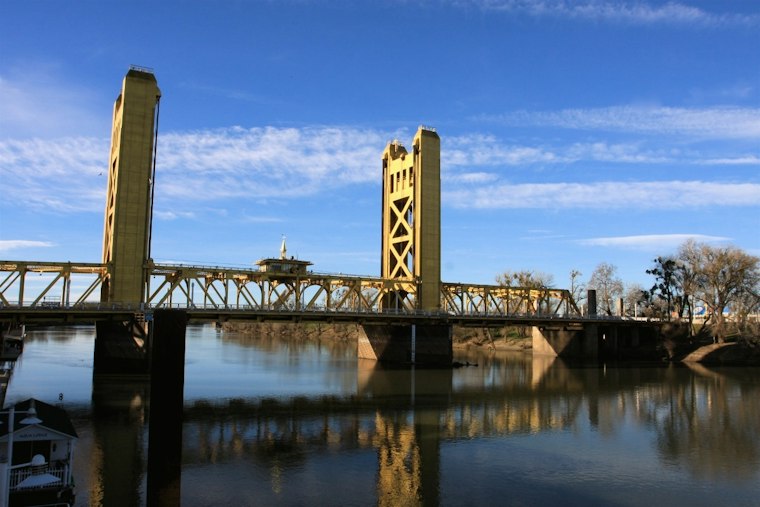Bike Theft Suspect Vanishes In Sacramento River Near Tower Bridge