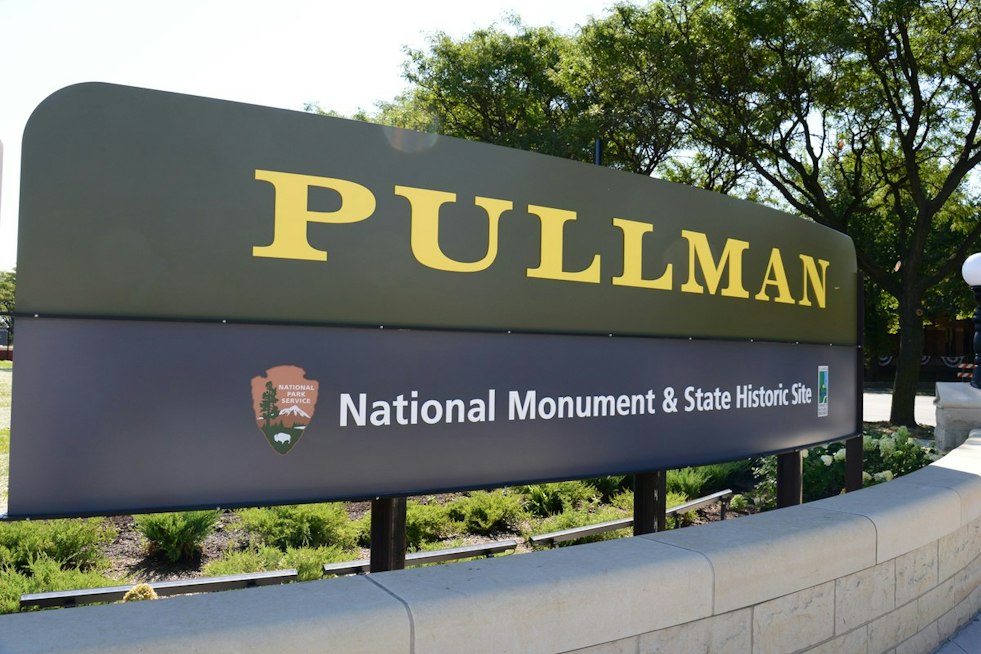 Blue Island Mural Turns Eyesore Wall Into Pullman Strike History Lesson