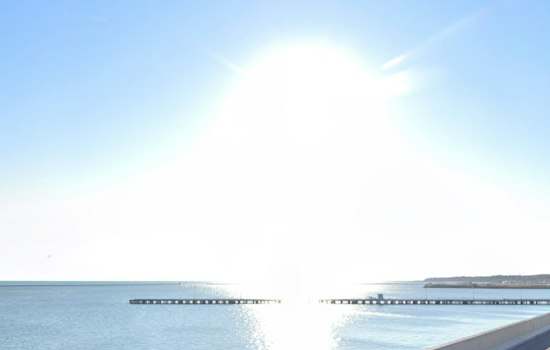 Blustery Blast Hits Milwaukee: Lake Michigan Winds, Saturday Frost Possible