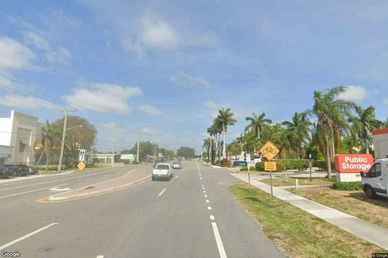 Boca Scooters Owner Busted Again Doing E-Moto Wheelie Past Cops on Federal Highway