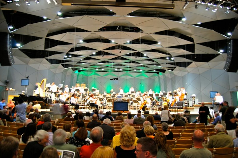 Boston Pops Bring Back Día de Muertos With Enjambre, Then Roll Out Coco