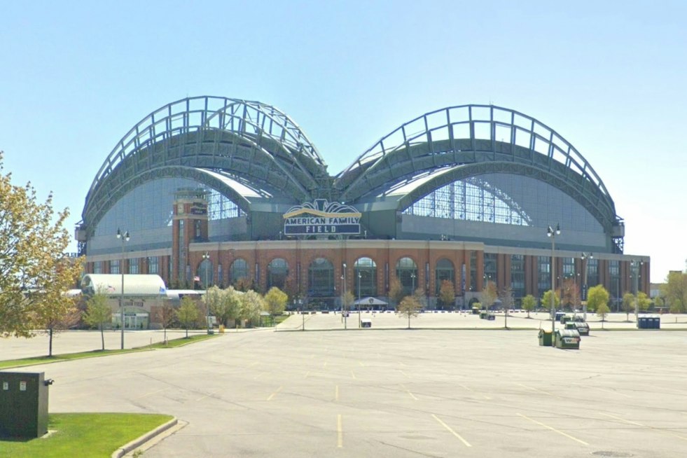 Brewers Open Free Watch Party at American Family Field for NLCS Game 3
