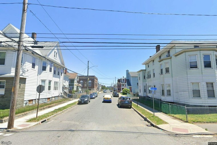 Bridgeport Porch Mob Rushes Cops After Teen Fight, Four Arrested on Noble Avenue