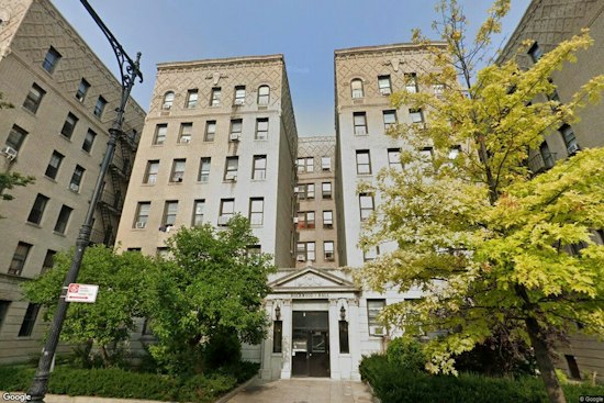 Bronx Man, 27, Fatally Stabbed in Neck Inside Mount Eden Apartment Building