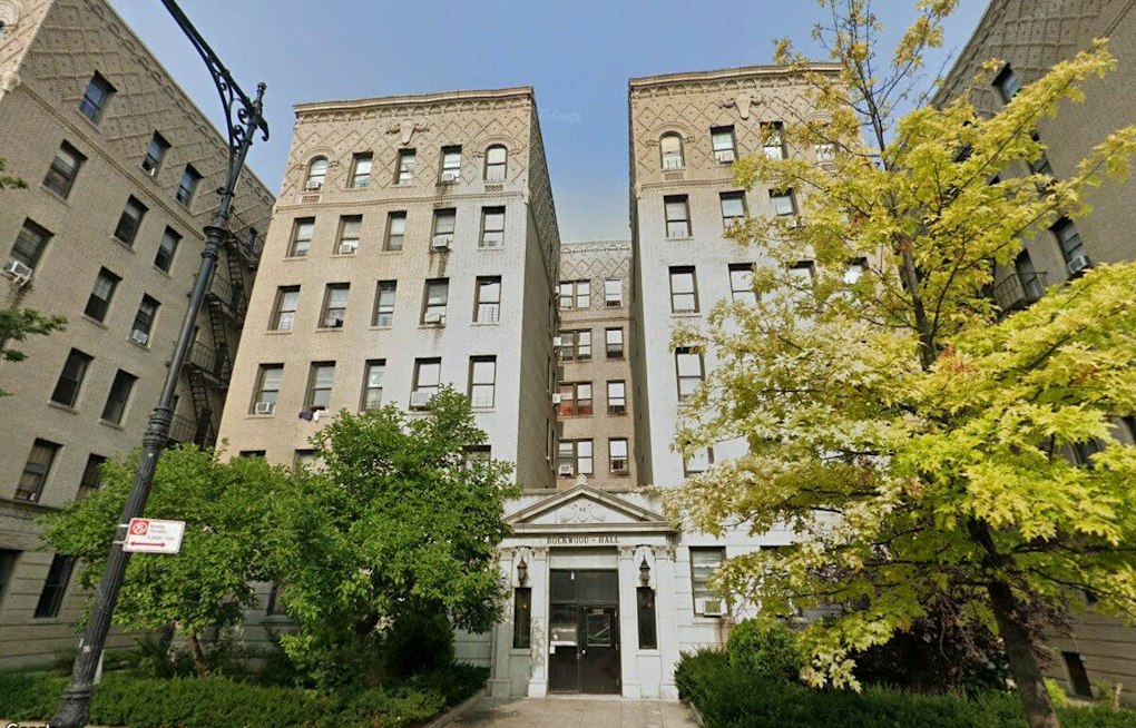 Bronx Man, 27, Fatally Stabbed in Neck Inside Mount Eden Apartment Building