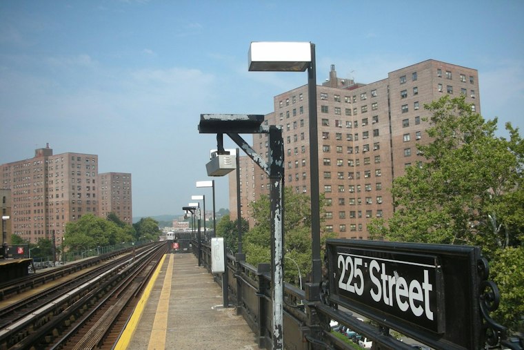 Bronx Man Slashed in Face on Northbound 2 Train Near Wakefield Station