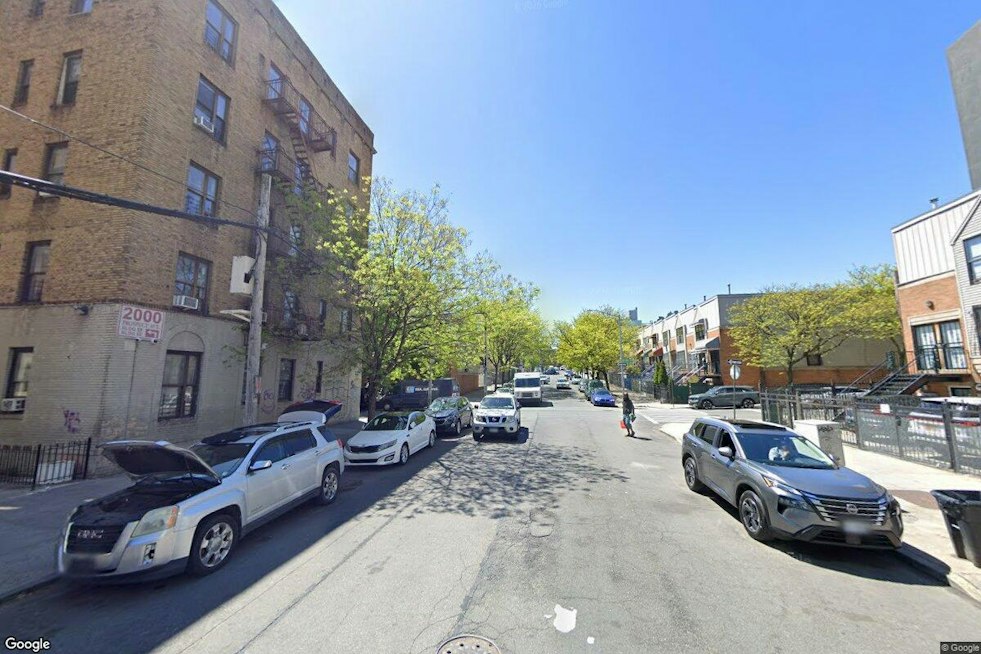 Bronx Stabbing on Prospect Avenue Sends NYPD Hunting for Suspect Who Fled on Foot