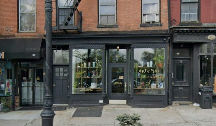 Brooklyn Heights Shop Hit With Review Bombing After Kelly Clarkson's $15K Bird Feud