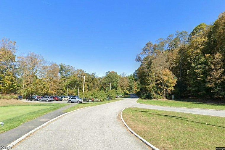 Bystander Pins Naked Hyde Park Man at LaGrange State Park, Police Say