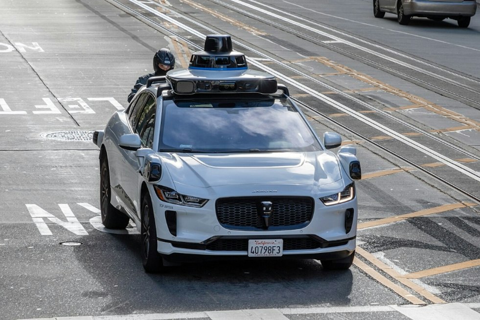 California Slaps Robotaxis With $10,000 Fines for Blocking First Responders