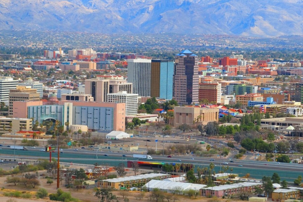 Calm Before the Gust: Tucson Braces for 70 MPH Desert Wind Blast