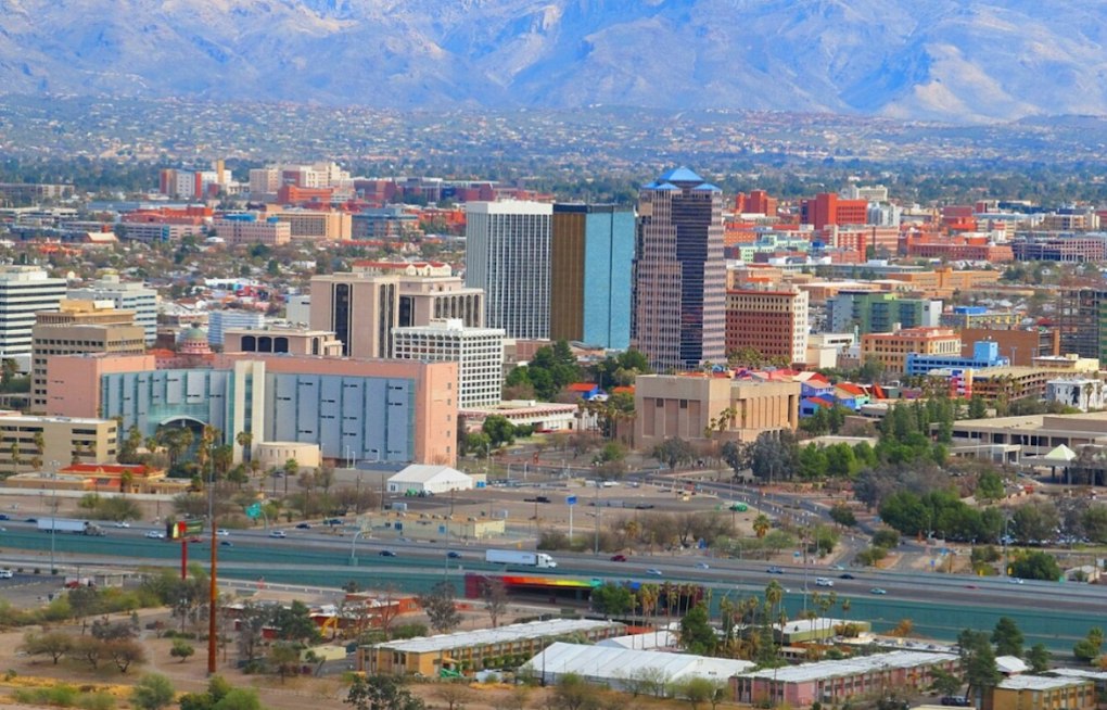 Calm Before the Gust: Tucson Braces for 70 MPH Desert Wind Blast