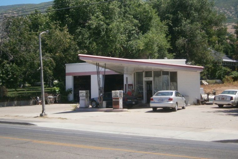 Centerville's 1948 Service Station Faces Sale, Neighbors Push to Save It