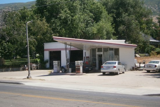 Centerville's 1948 Service Station Faces Sale, Neighbors Push to Save It