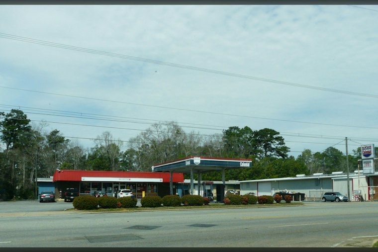 Central Georgia Cashier and Customer Turn Gas Station Chat Into Family Bond
