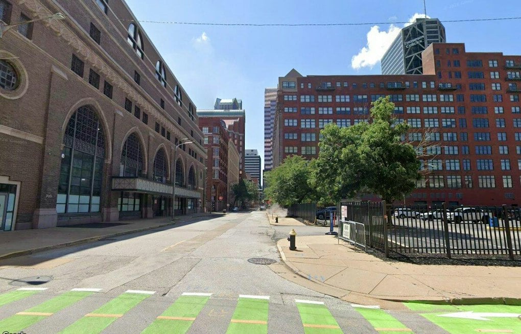 Century-Old Union Market Building Empties Out as Pear Tree Inn Liquidates