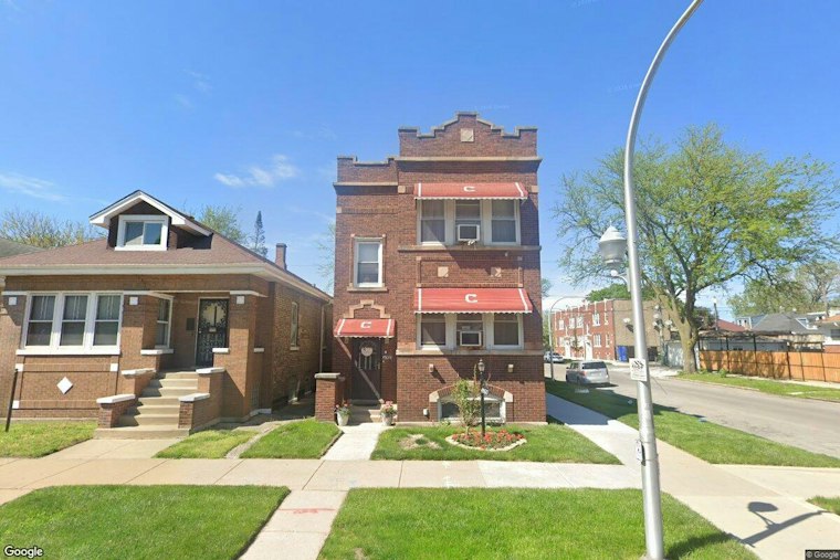 Chicago Firefighter Hospitalized After West Potomac Avenue Blaze in North Austin