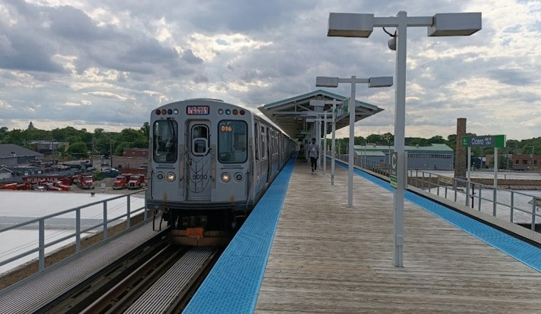 Chicago Police Hunt Suspect Who Attacked Rider Aboard Green Line Train