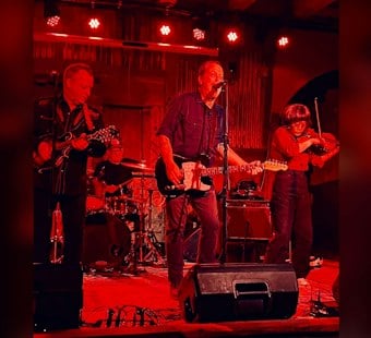 Chicago Rallies Around Waco Brothers' Dean Schlabowske After Leukemia Diagnosis