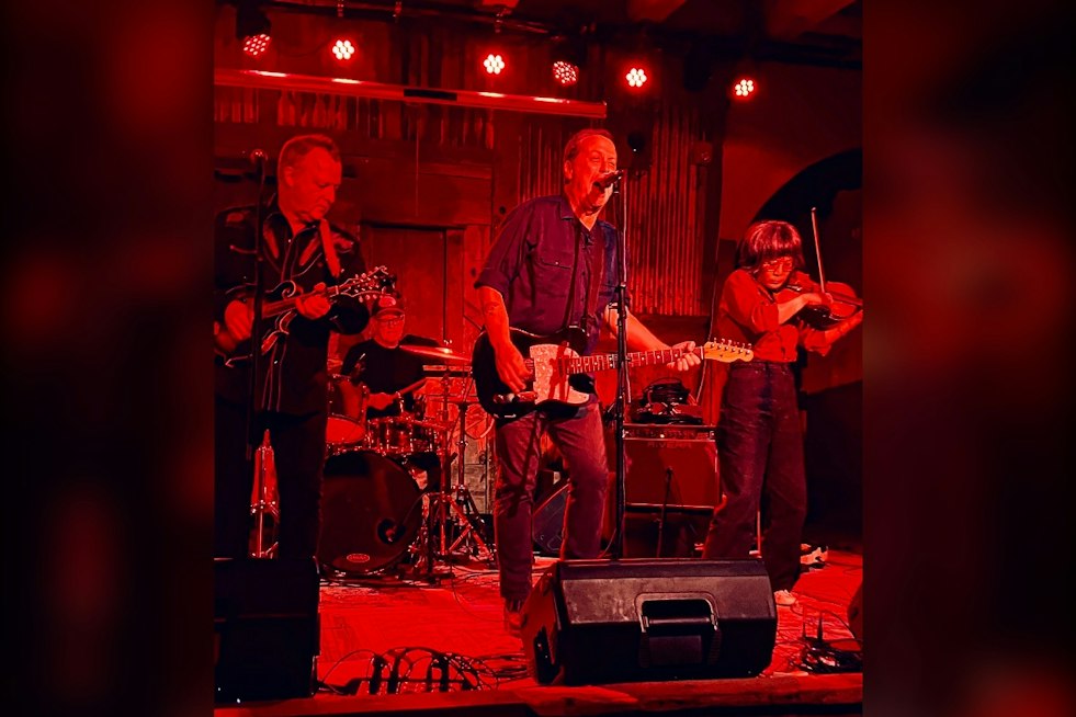 Chicago Rallies Around Waco Brothers' Dean Schlabowske After Leukemia Diagnosis