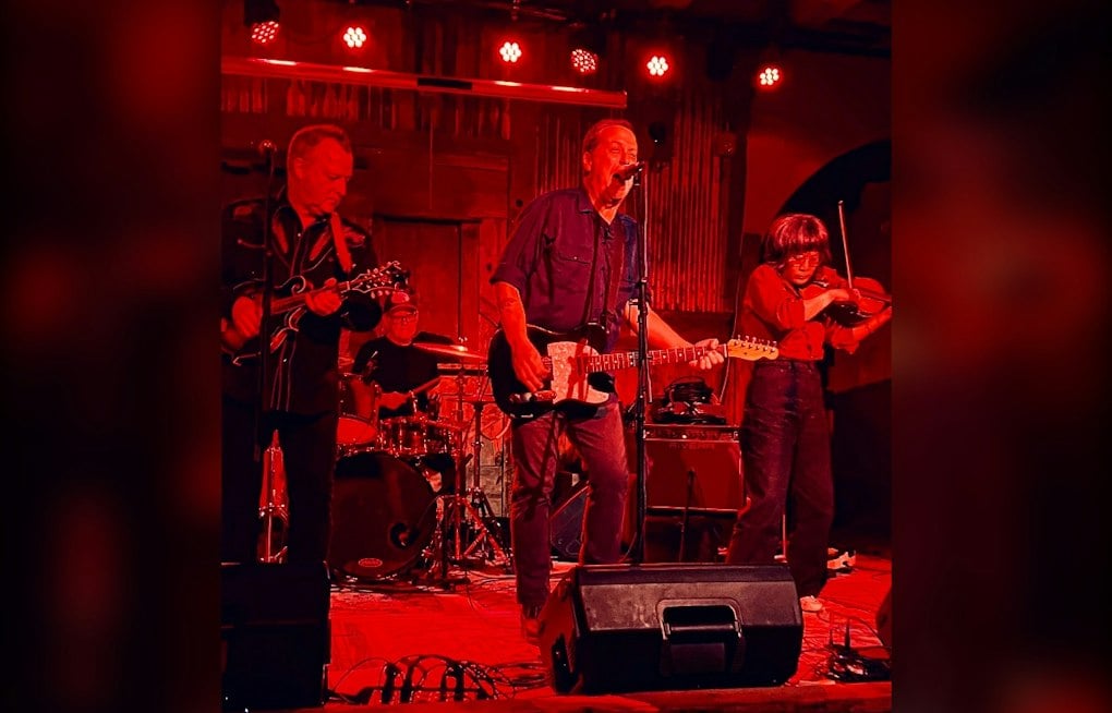 Chicago Rallies Around Waco Brothers' Dean Schlabowske After Leukemia Diagnosis