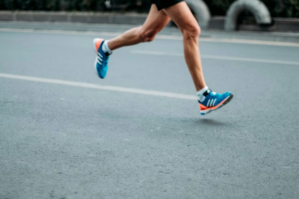 Ethan Woodhead Runs Chicago Marathon Personal Best of 2:31:31