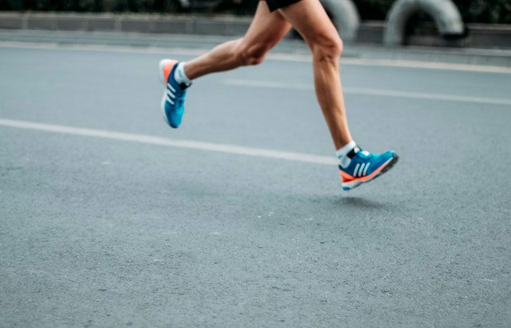 Ethan Woodhead Runs Chicago Marathon Personal Best of 2:31:31